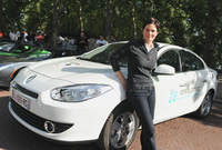 Dame Ellen MacArthur charges up the mall in Renault Fluence