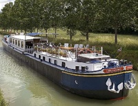 Luxury hotel barges in France
