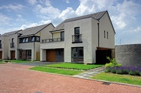 A street scene of the new Redrow homes available at Riverside Point in Braehead.