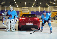 Ice cool Alfa Romeo in ice hockey challenge