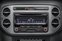 Volkswagen introduces standard DAB radio from Polo to Phaeton