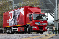 Renault Trucks first 26 tonne hybrid enters UK service