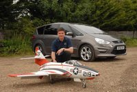 Ford S-MAX takes planes to Germany