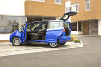 New B-MAX’s door system is latest Ford innovation invented in Britain