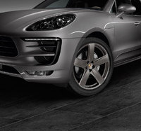 New sporty options for the Porsche Macan