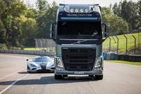 A Volvo FH challenges a Koenigsegg One:1