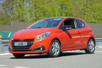Production Peugeot 208 achieves fuel consumption record
