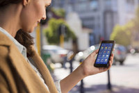 Mobile phone market returns to growth in 2014