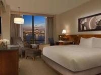 Put the glamour into business travel with laterooms.com