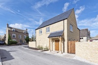 Make the most of Cotswold market town life at Crossways