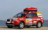 Mitsubishi Outlander takes on Dakar 2008