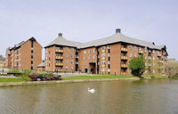 Canal-side living in Leighton Buzzard 