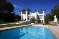 Brits still buying along the French Riviera