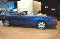 Luxury makers brave the Detroit chill and go topless