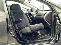 The car seat that can swivel and recline
