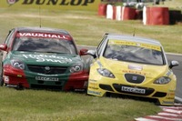Wheel-to-wheel action for VX Racing at Snetterton