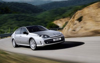 Renault launches high-performance new Laguna GT at Geneva