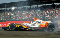 Sun-kissed Silverstone hosts World Series by Renault