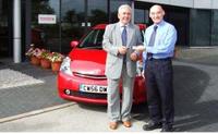 Top politician joins the “greens” with Toyota Prius