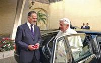 Dr Bernd Pischetsrieder presents Phaeton to Pope Benedict XVI