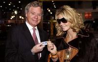 Elle Macpherson makes guest appearance at MPH ’06