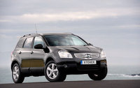 Nissan Qashqai+2 debuts at British Motor Show
