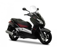 Yamaha’s stylish X-Max special editions loom