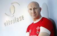 Tom Shanklin ‘drop kicks’ his way to perfect vision