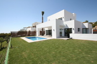 Contemporary architecture with golf as a back garden