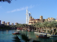 Sheikh Maktoum predicts the UAE economy to grow in 2009