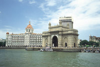 Emirates 4th daily flight to Mumbai takes off