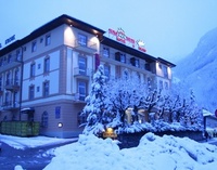 Budget ski deals with Hostelworld.com