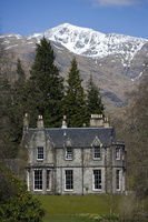 Luxury hotel launches daring ‘caught a pounder’ challenge