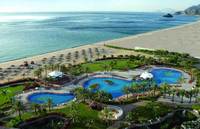 Fujairah resort sponsors international parachuting event
