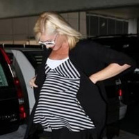 Gwen and Ashlee do maternity chic with Isabella Oliver