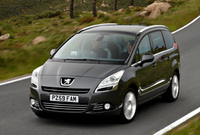 New Peugeot 5008 protects all the family