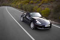 Nissan 370Z Roadster roars in