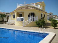 Retirees find comfort in British sense of community – in Spain