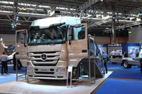 Mercedes-Benz leads the way with full programme of CV exhibitions