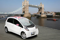 Mayor of London welcomes the Mitsubishi i-MiEV