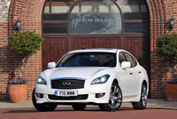 Infiniti M37 flagship saloon names its price