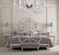 Angelica bed from Giusti Portos