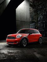 MINI Countryman wins Parkers New Car Award