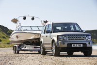 Land Rover celebrates double awards success for Discovery 4