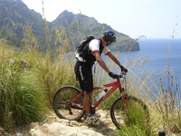 Mountain hiking and thrilling biking at Hotel L’Avenida in Mallorca