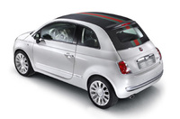 Fiat 500byGucci strips off