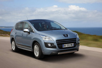 Peugeot 3008 HYbrid4 now on sale