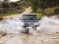 Biggest and best Land Cruiser gets better for 2012
