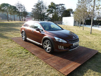 New Peugeot 508 HYbrid4 models available soon