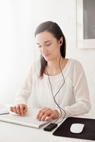 Trans-cranial bright light therapy improves performance and mood